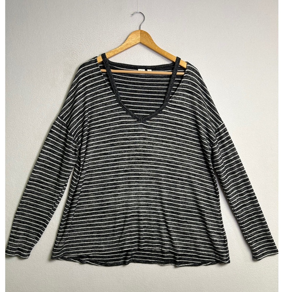 Casual Minimalist GAP Womens XL Black White Striped V-Neck Strappy Knit Top